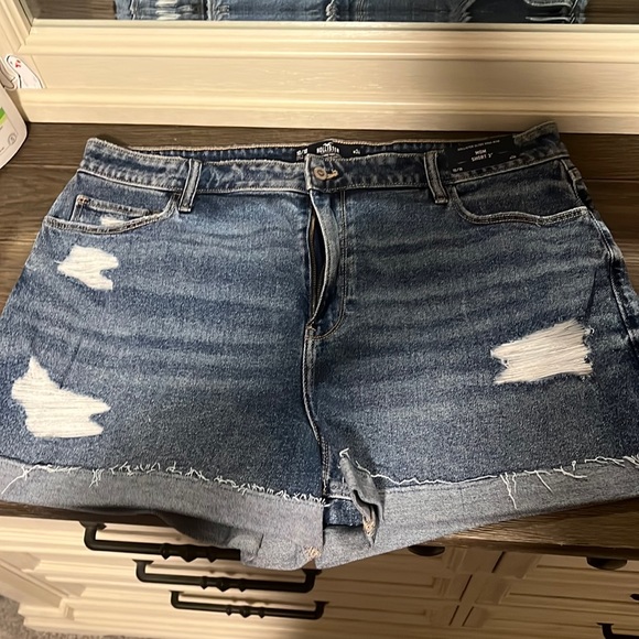 Hollister Pants - NWT hollister mom short